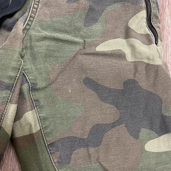 Sold - Picture 4 of 5